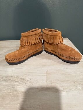 Minnetonka Fringe Suede Ankle Moccasin Boots - Brown - Toddler Sz 8 - NWT